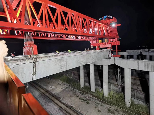 跨铁路线架桥机 跨铁路线架桥机