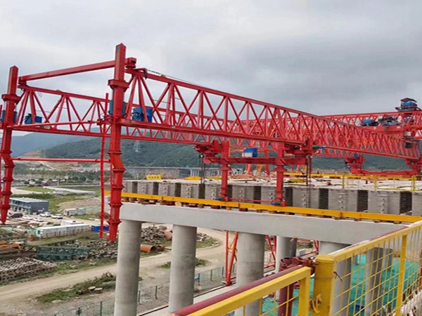 180T自平衡过跨架桥机 180T自平衡过跨架桥机