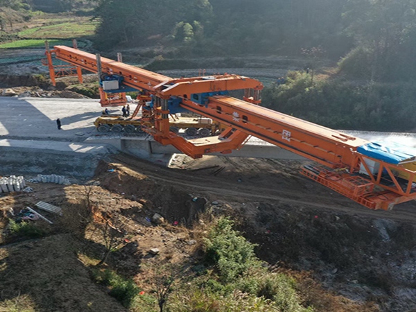 550T(客专)单导梁架桥机 550T(客专)单导梁架桥机
