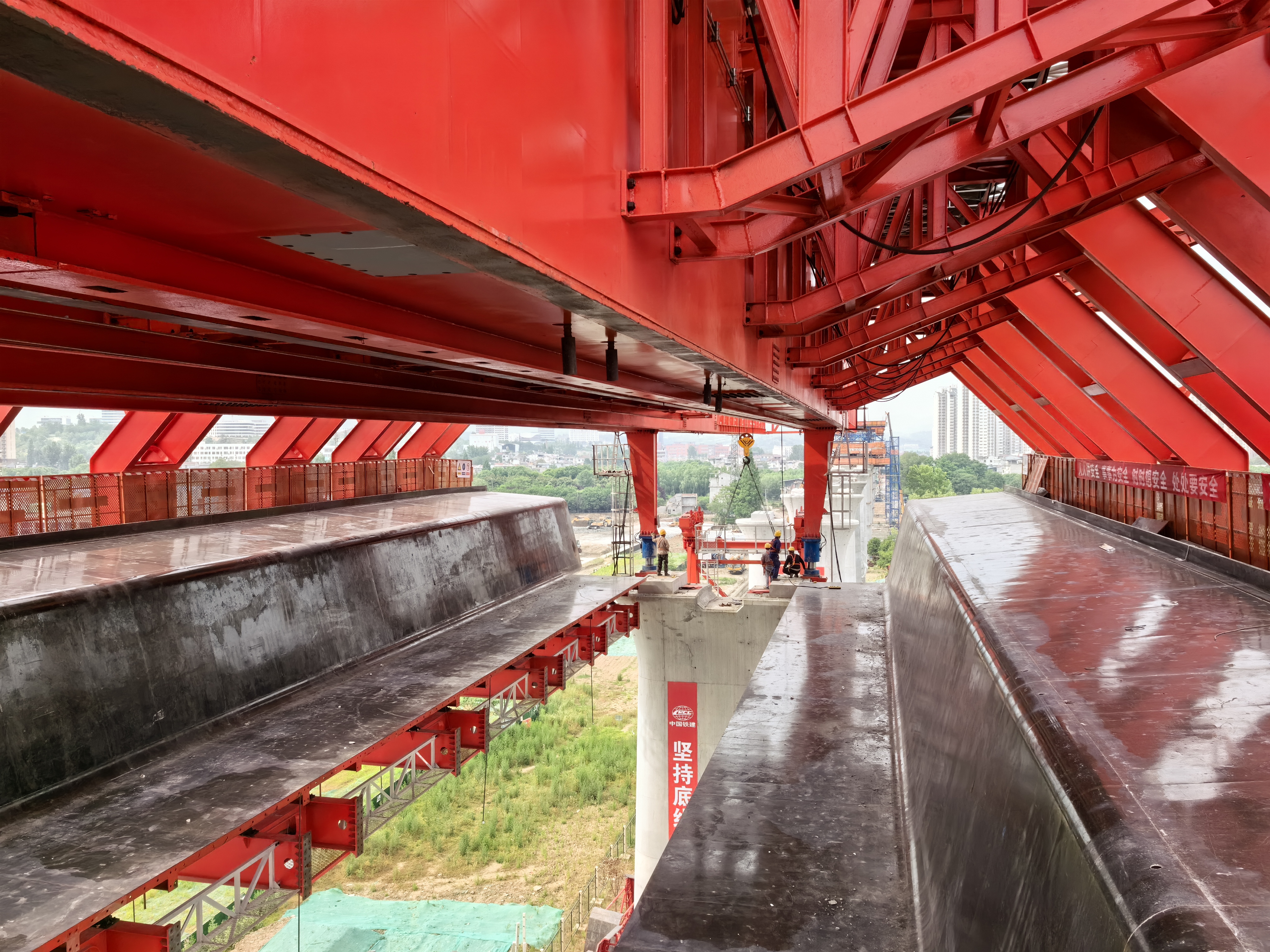 上海移动模架厂家 液压失压应急：机械自锁与应急支撑